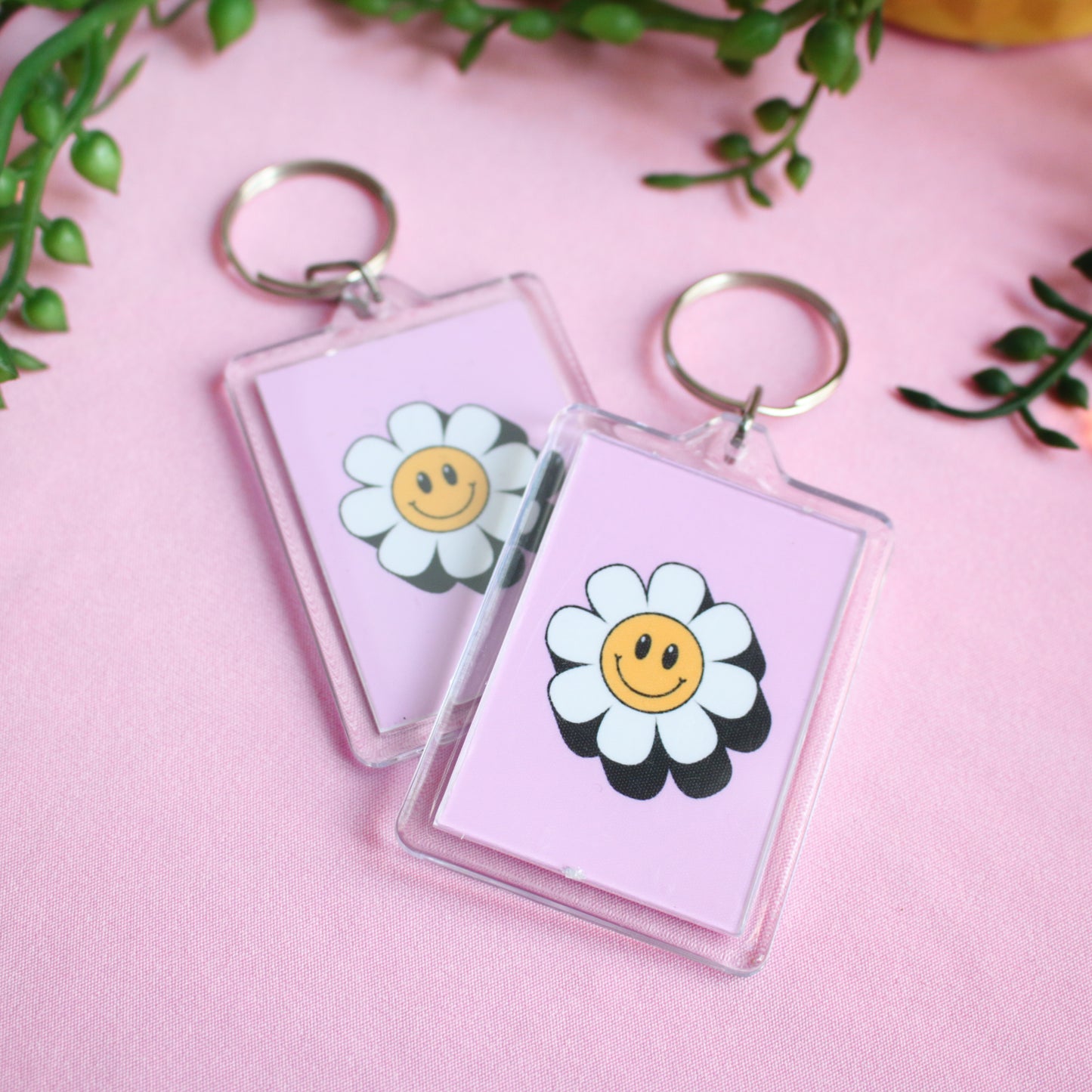 Retro Smiley Flower Acrylic Keyring