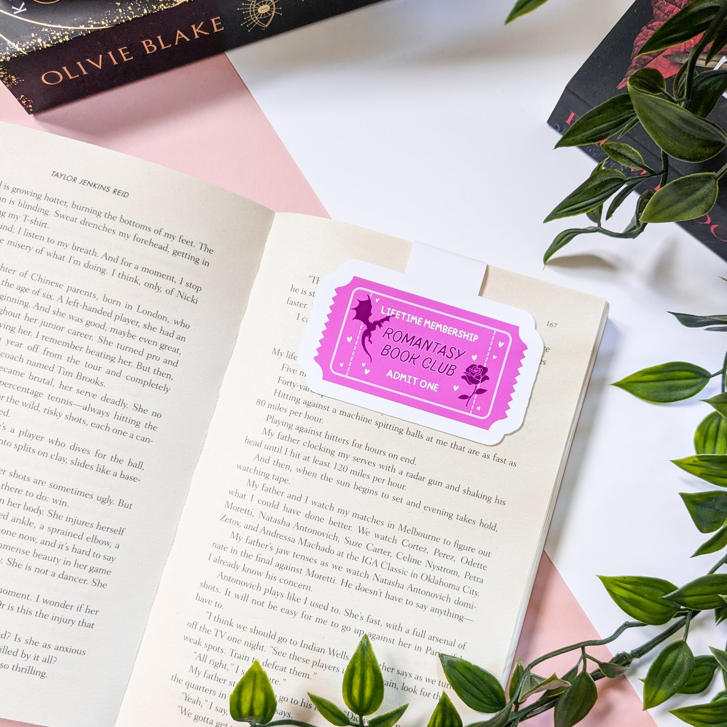 Romantasy Bookclub Magnetic Die-Cut Bookmark